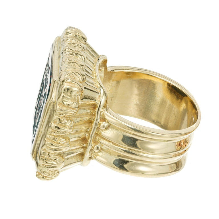 Bloodstone Yellow Gold Carved Crest Cocktail Ring – image 4