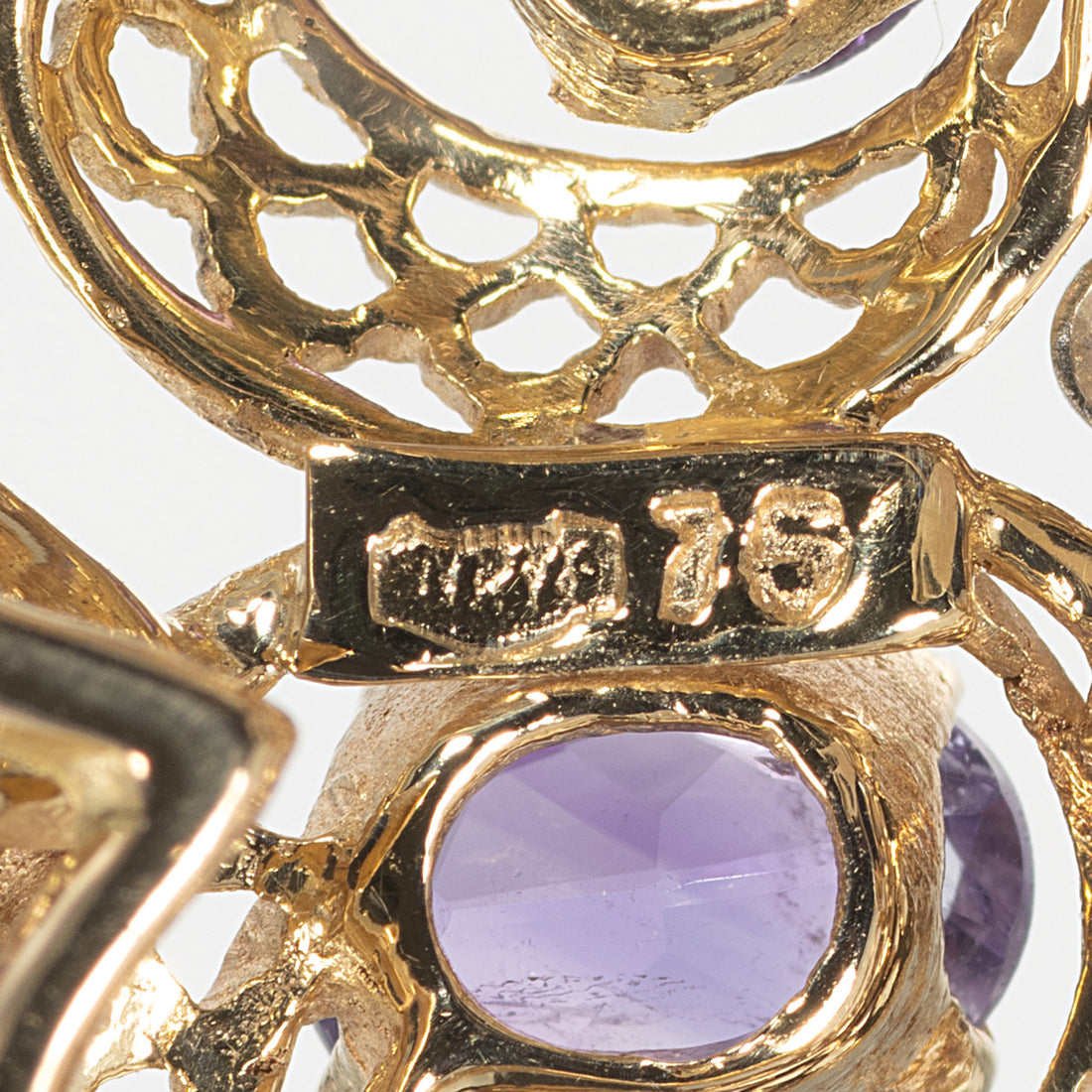 6.20 Carats Oval Amethyst Round Diamond Yellow Gold Cluster Brooch Pendant – image 4