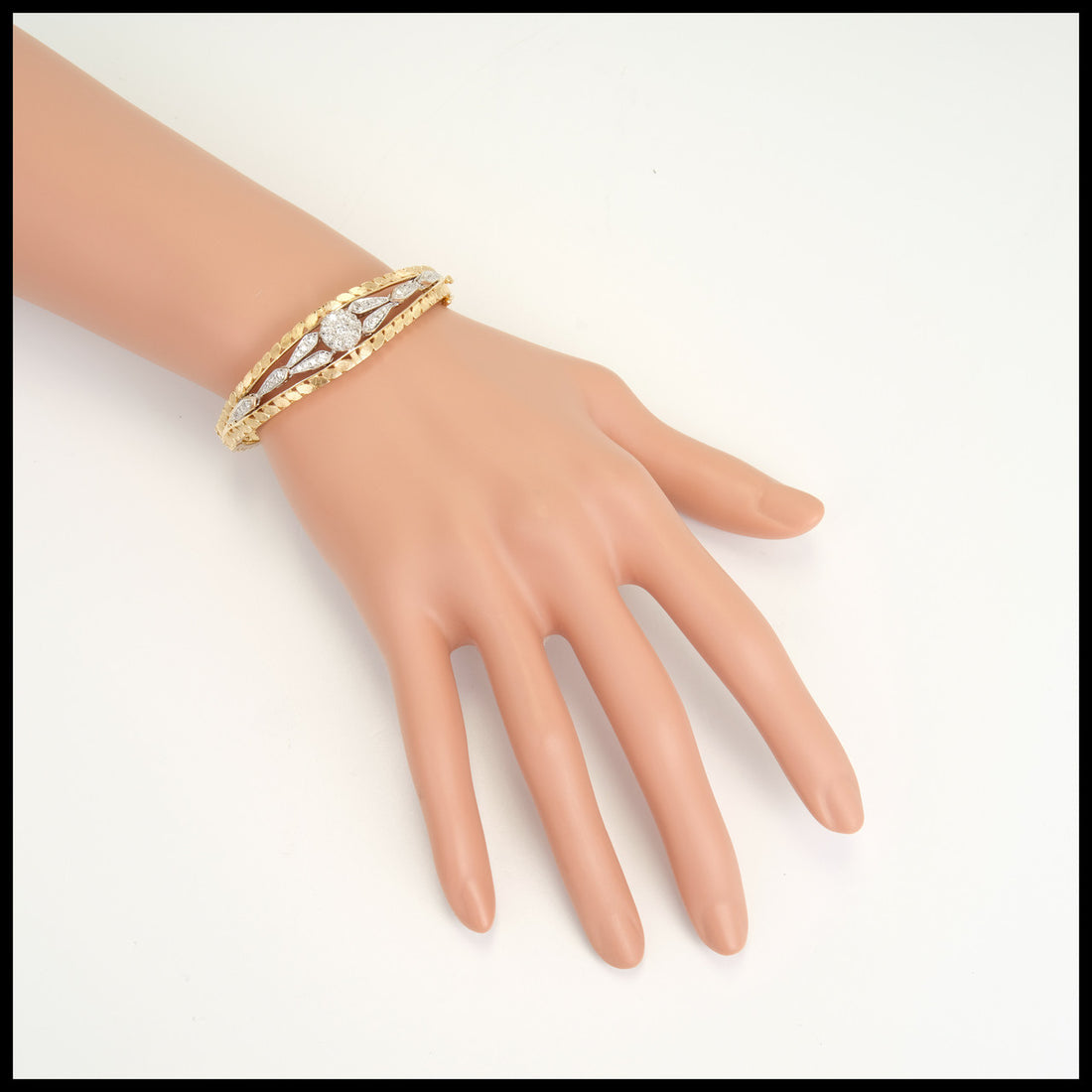 .86 Carat Diamond Pierced Engraved Gold Hinged Bangle Bracelet – image 7