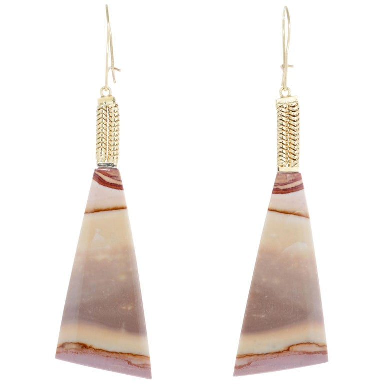 18.00 Carat Banded Agate Yellow Gold Dangle Earrings