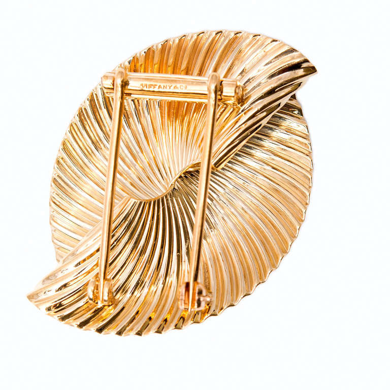 Tiffany & Co. Vintage 14k Yellow Gold Swirl Ribbon Brooch, Circa 1950 – image 2